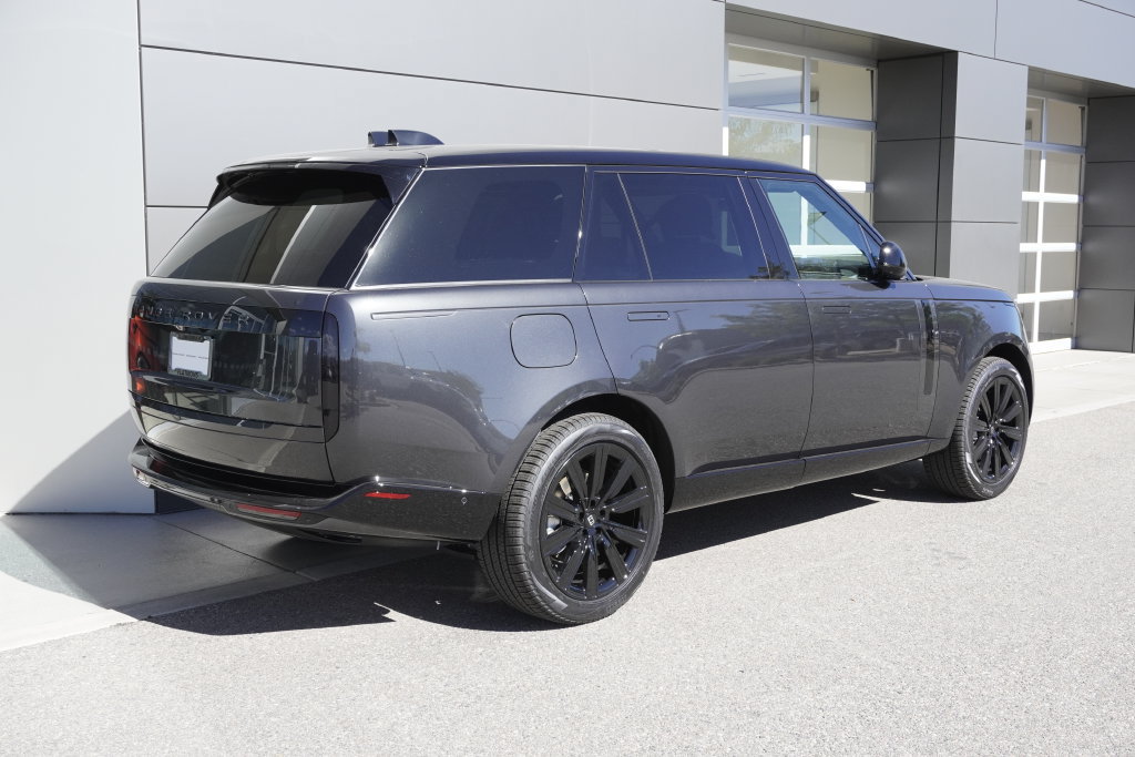 New 2027 Land Rover Range Rover Long Wheelbase SE AWD/4WD image 4