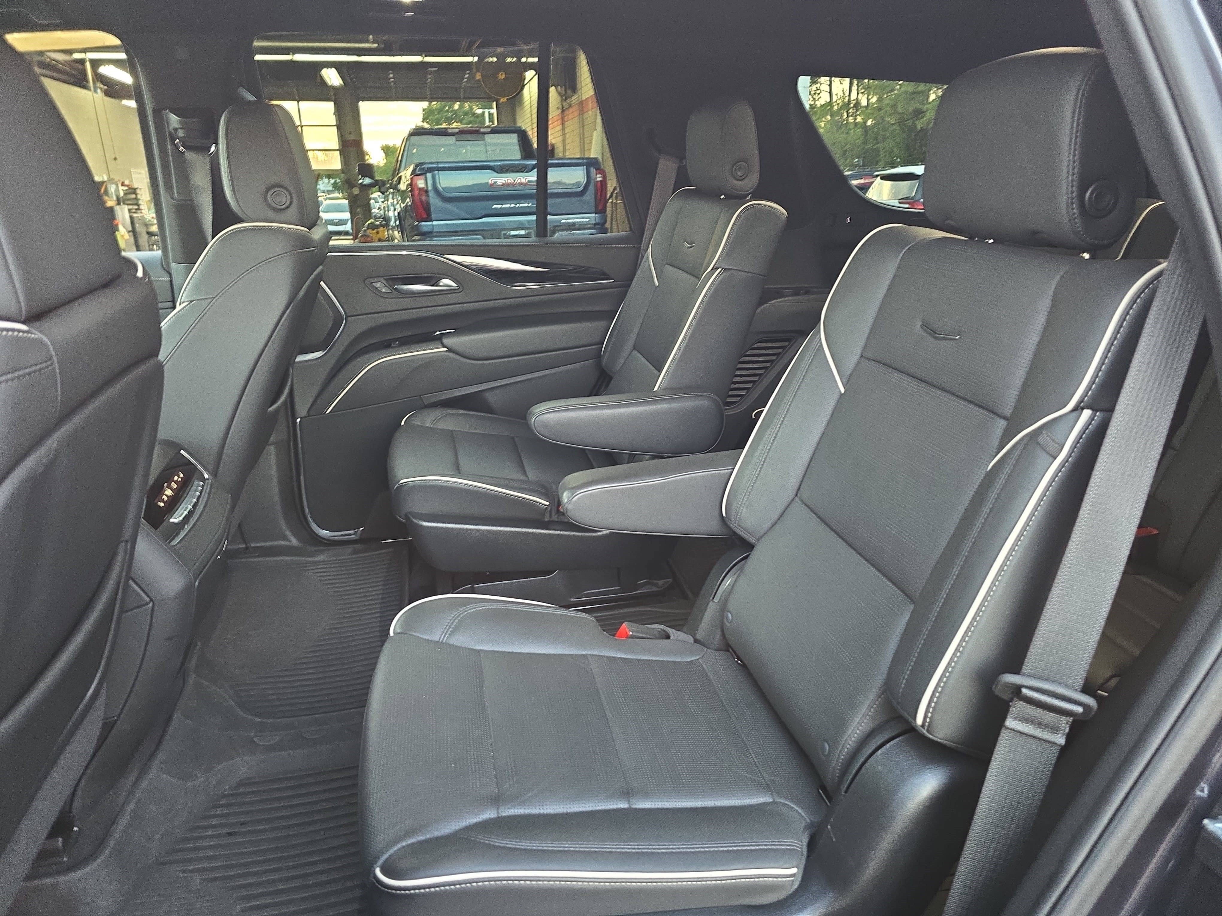 Used 2024 Cadillac Escalade Sport AWD/4WD image 14