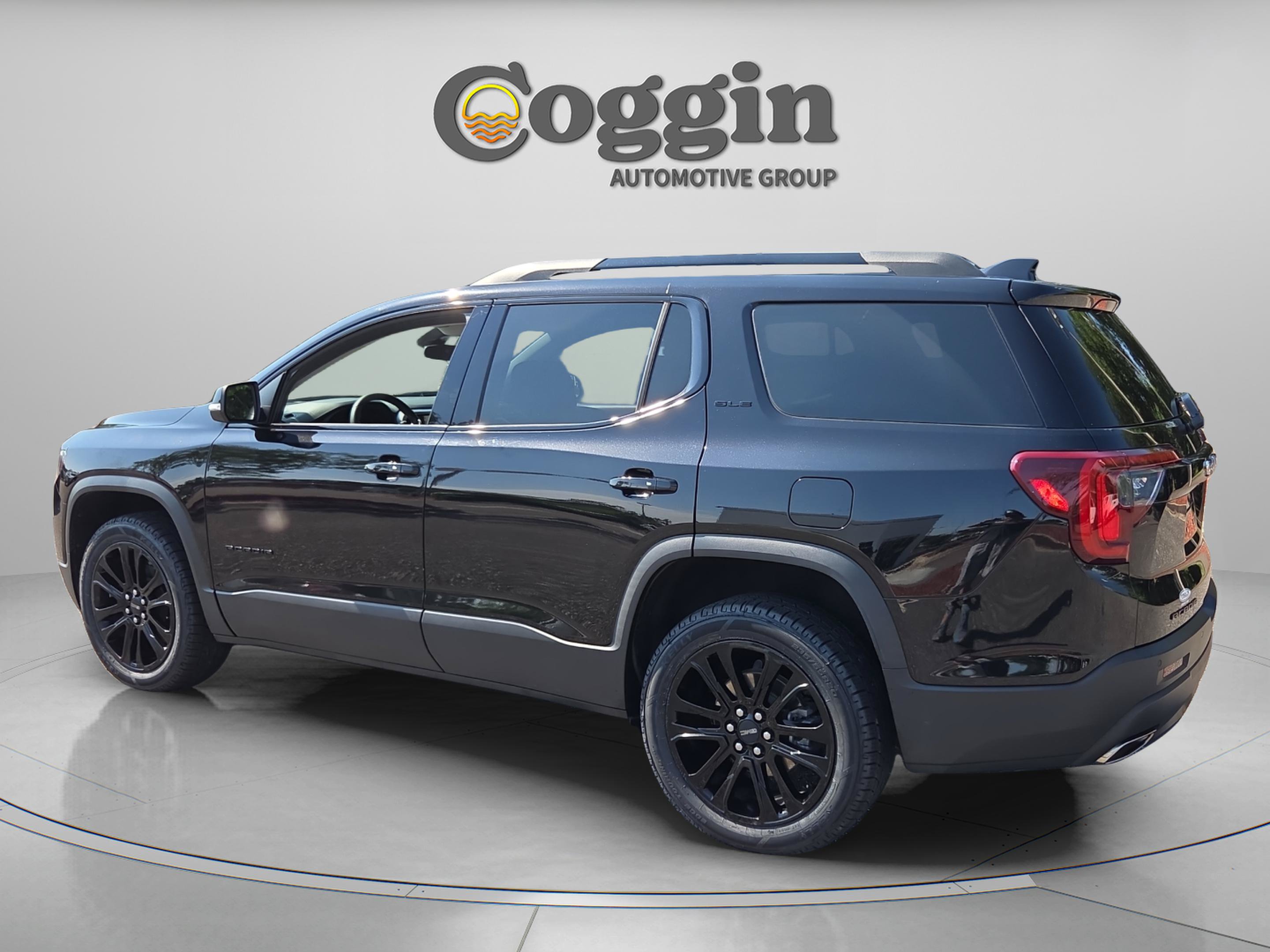 Certified 2023 GMC Acadia SLE w/ Driver Convenience Package FWD image 3