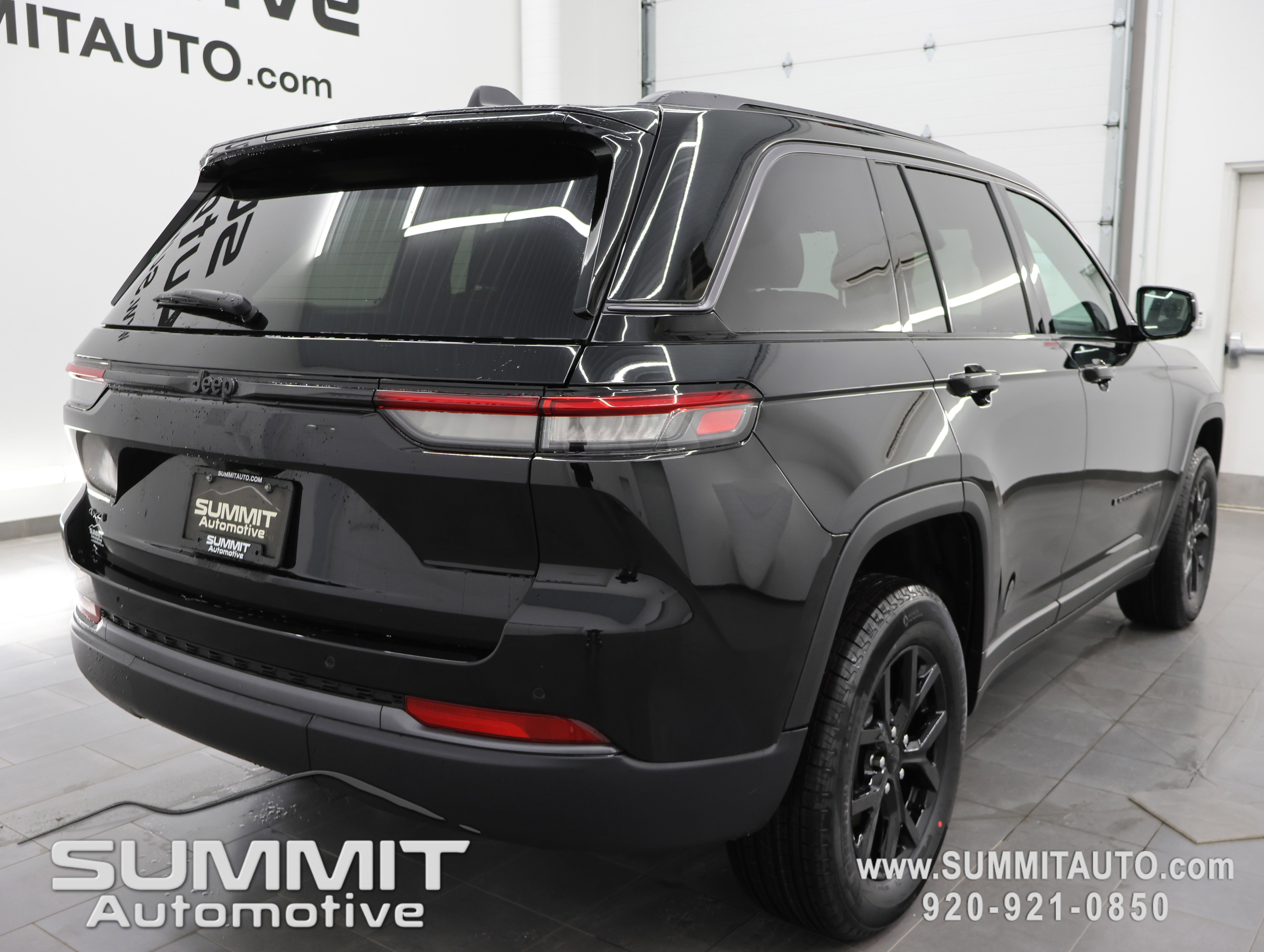 New 2026 Jeep Grand Cherokee Altitude AWD/4WD image 5