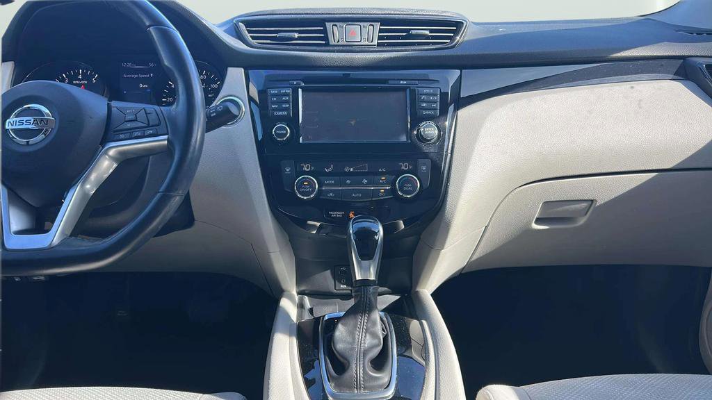 Used 2018 Nissan Rogue Sport SV w/ SV Technology Package image 28