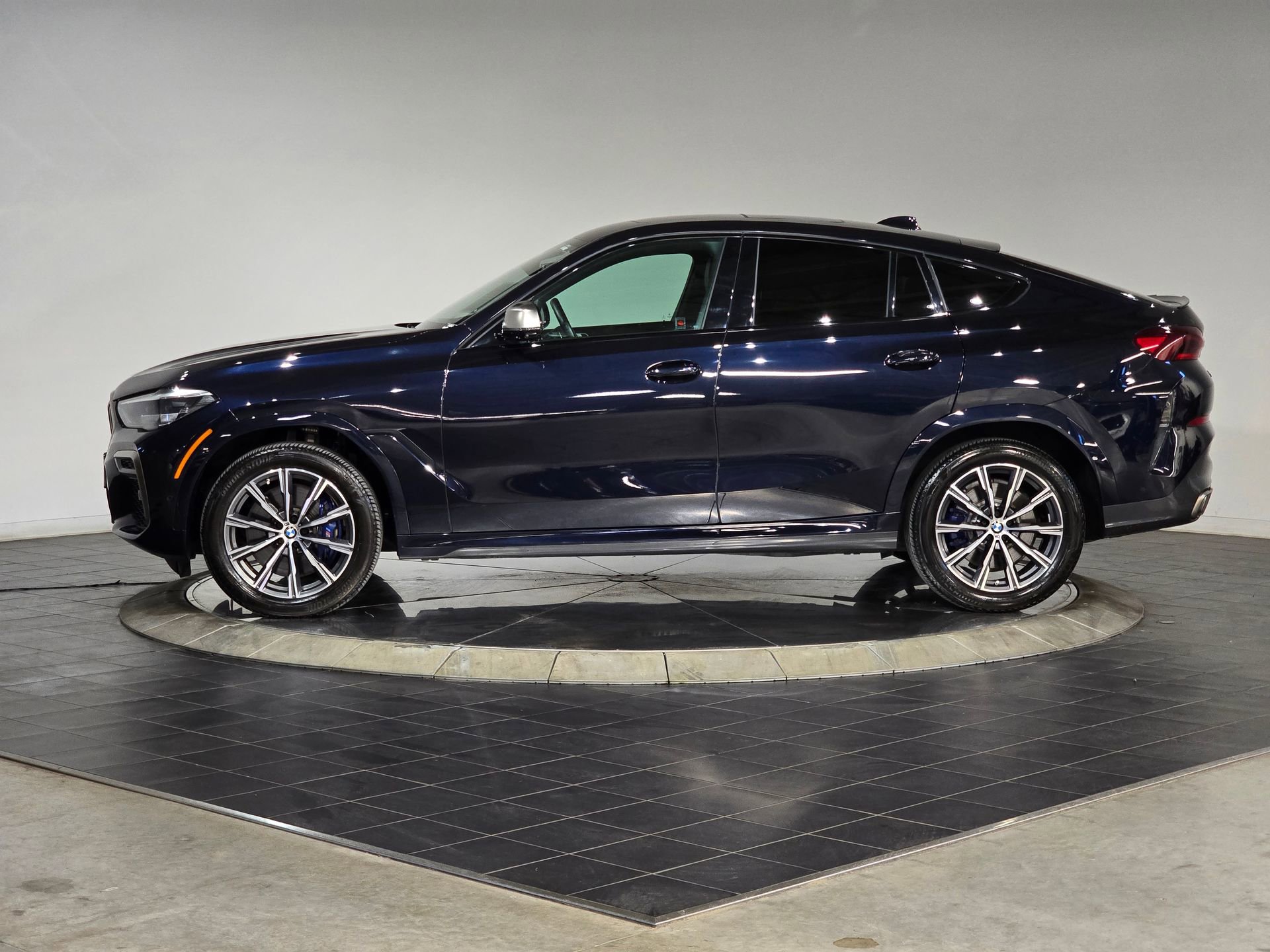 Used 2023 BMW X6 M50i w/ Parking Assistance Package image 7