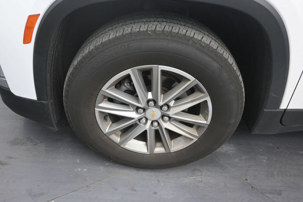 Used 2023 Chevrolet Traverse LT FWD image 9