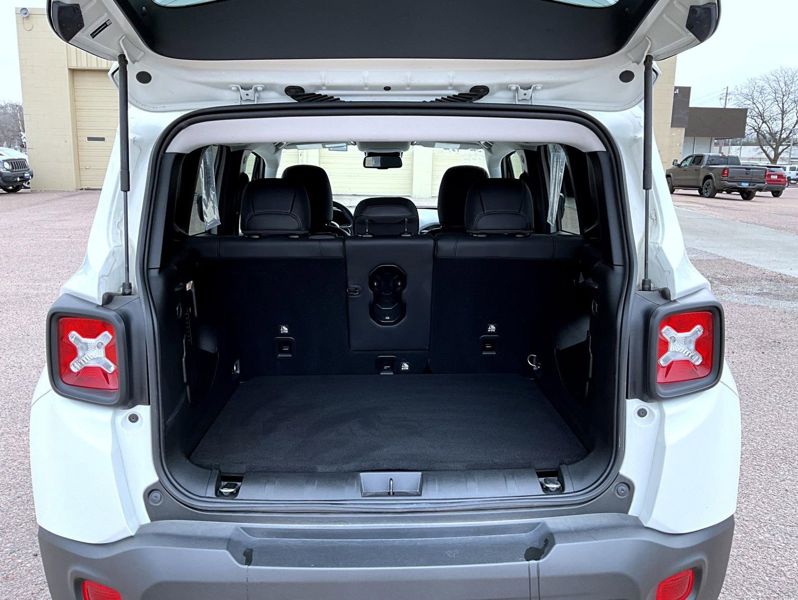 Used 2022 Jeep Renegade Limited AWD/4WD image 9