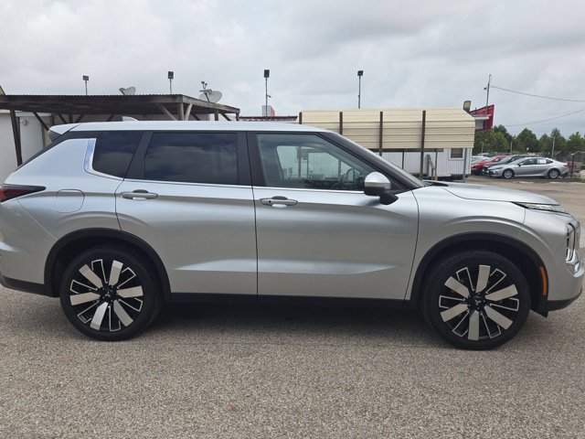Used 2025 Mitsubishi Outlander SE AWD/4WD image 5