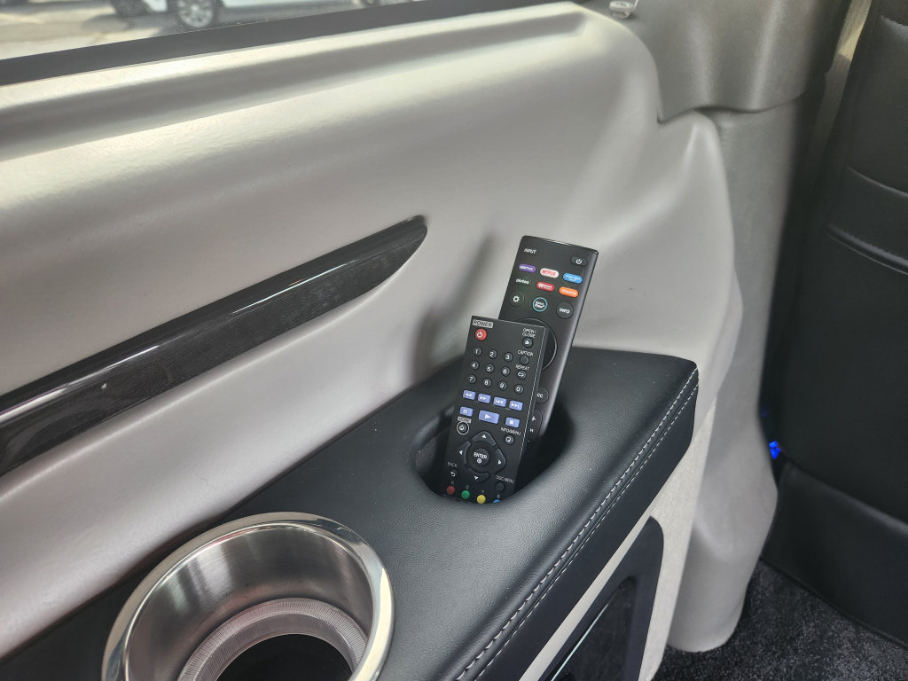 Used 2023 Chevrolet Express 2500 RWD image 59