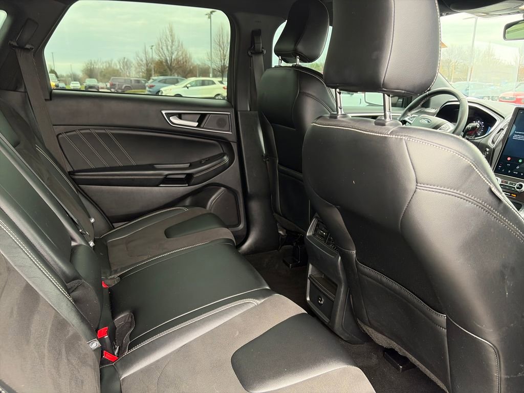 Used 2021 Ford Edge ST image 32