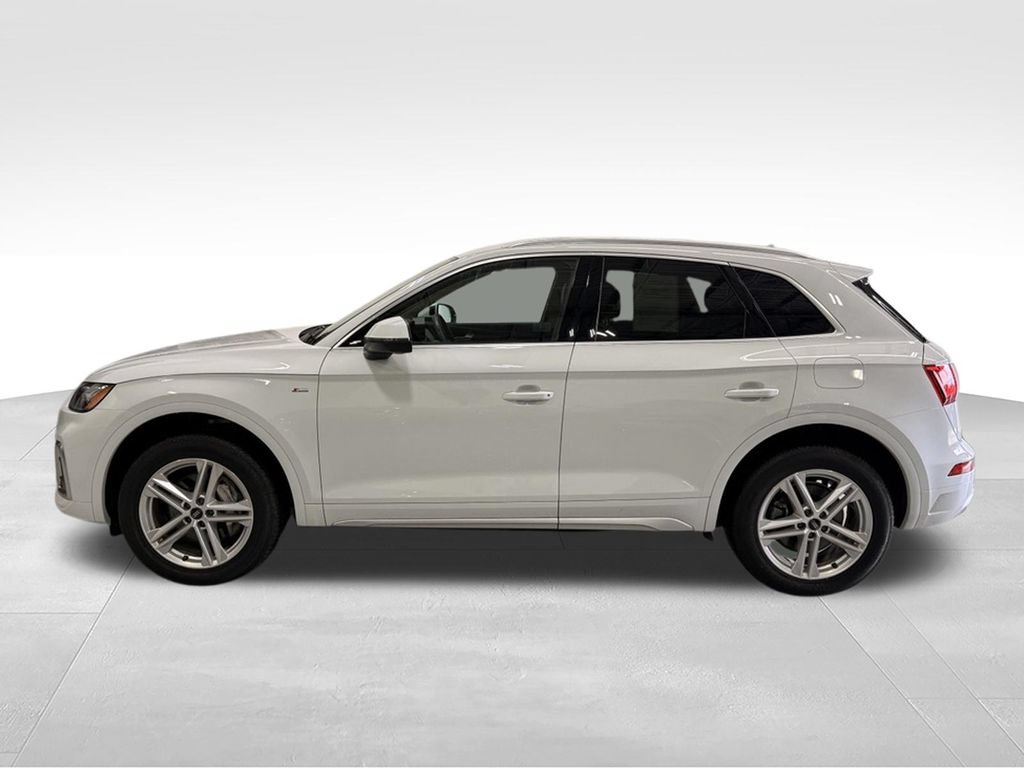 Used 2023 Audi Q5 e Premium w/ Convenience Package AWD/4WD image 2