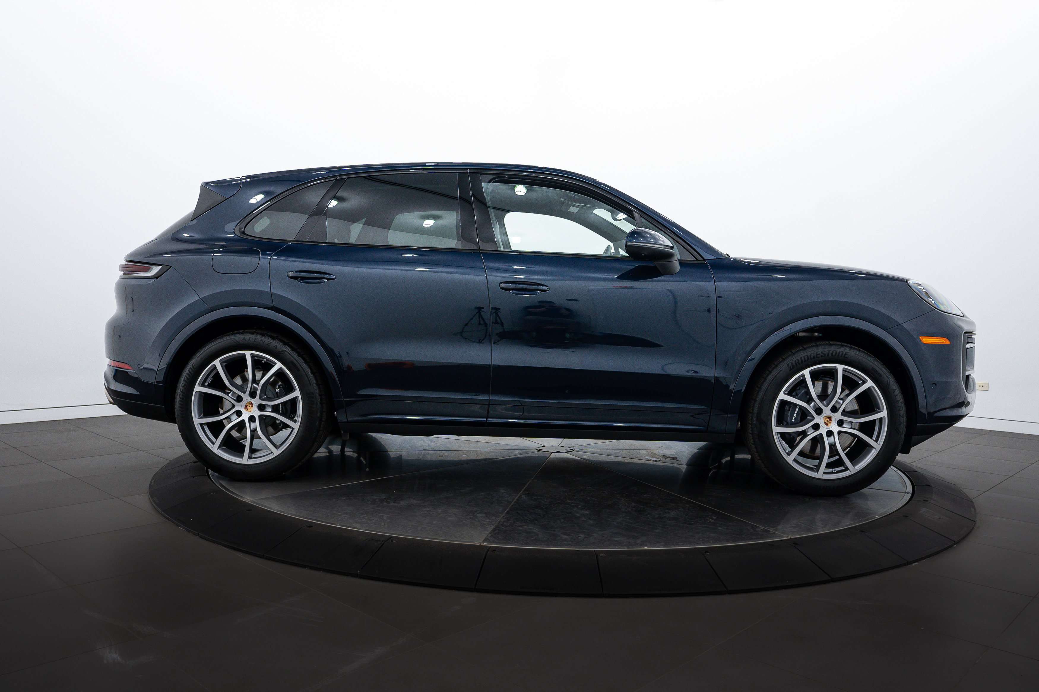 Certified 2025 Porsche Cayenne image 8