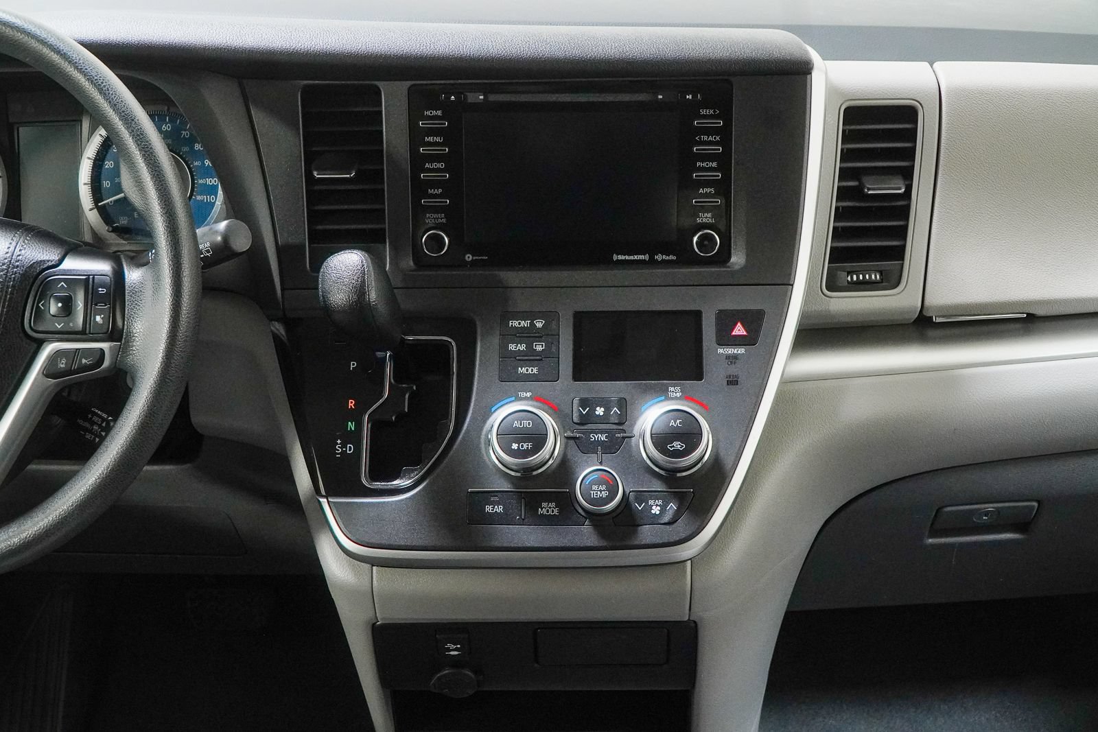 Used 2020 Toyota Sienna LE FWD image 27