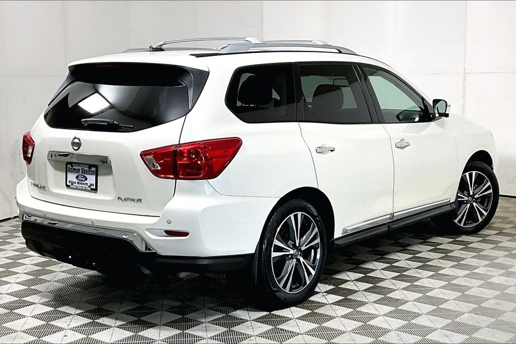 Used 2018 Nissan Pathfinder Platinum image 12
