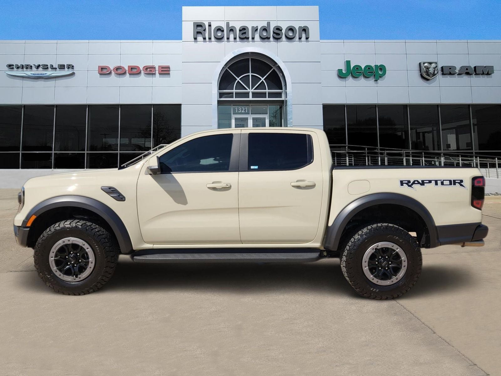 Used 2025 Ford Ranger Raptor AWD/4WD image 3