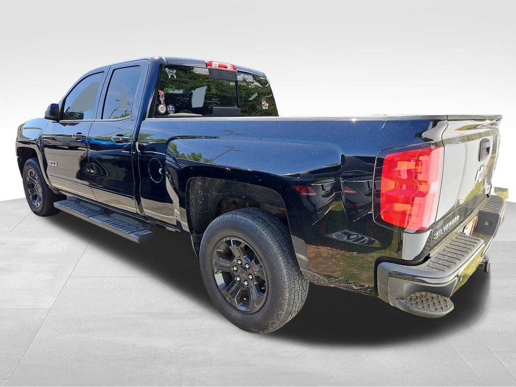 Used 2018 Chevrolet Silverado 1500 LT w/ Midnight Edition image 4