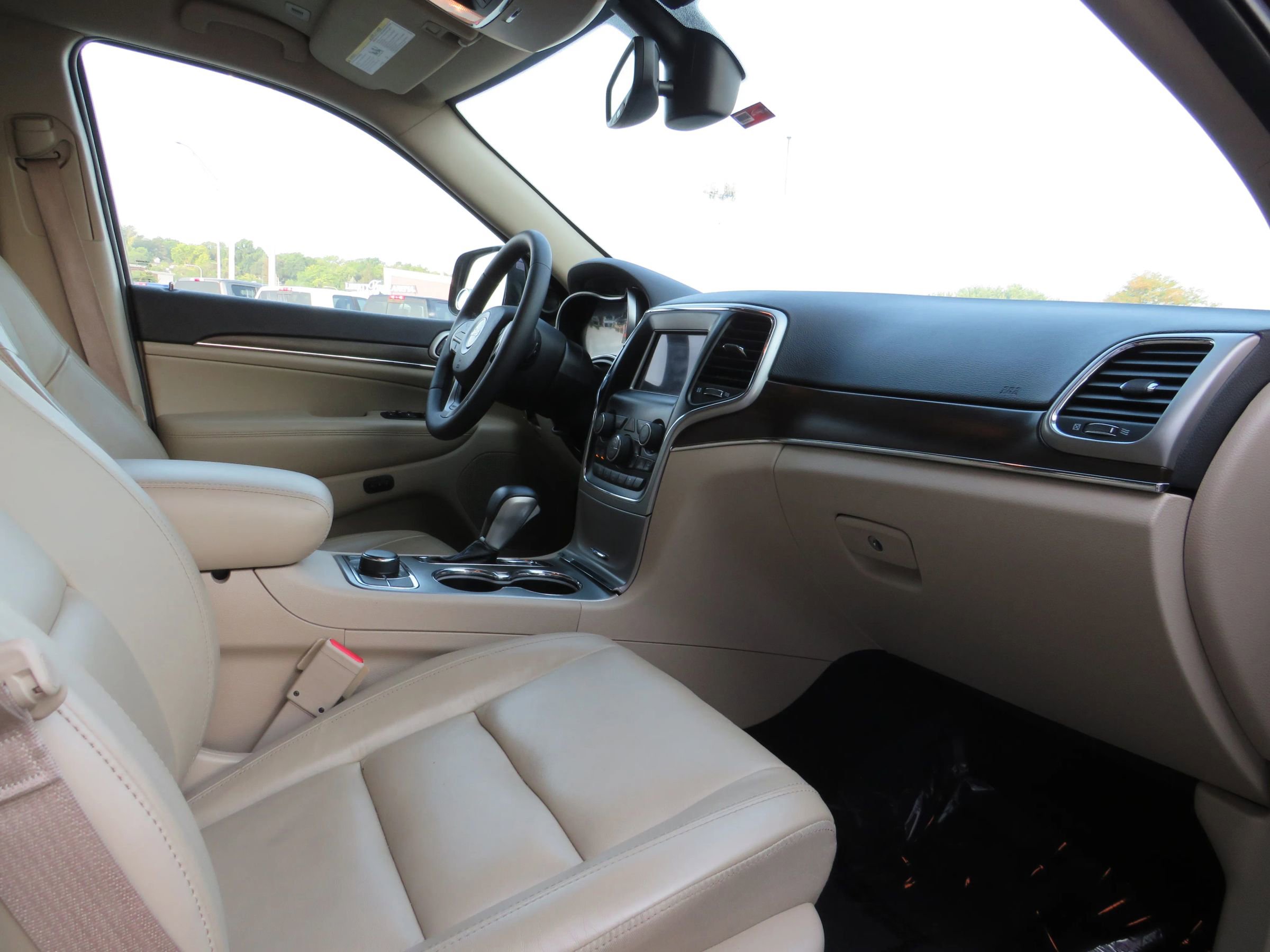 Used 2018 Jeep Grand Cherokee Limited image 12