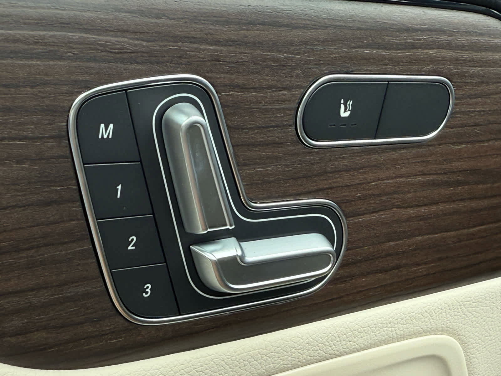 New 2026 Mercedes-Benz GLB 250 4MATIC image 25