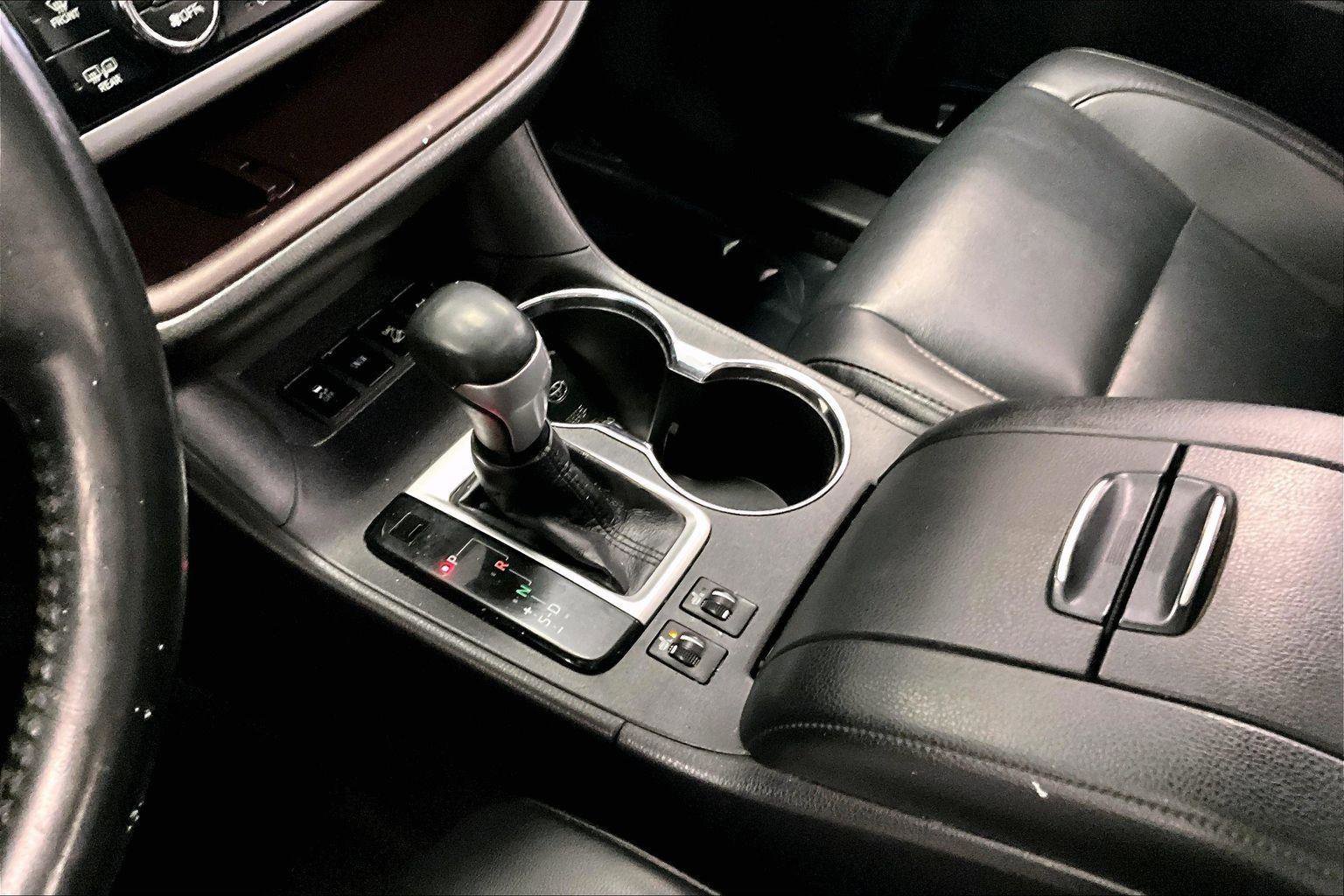 Used 2019 Toyota Highlander XLE image 16