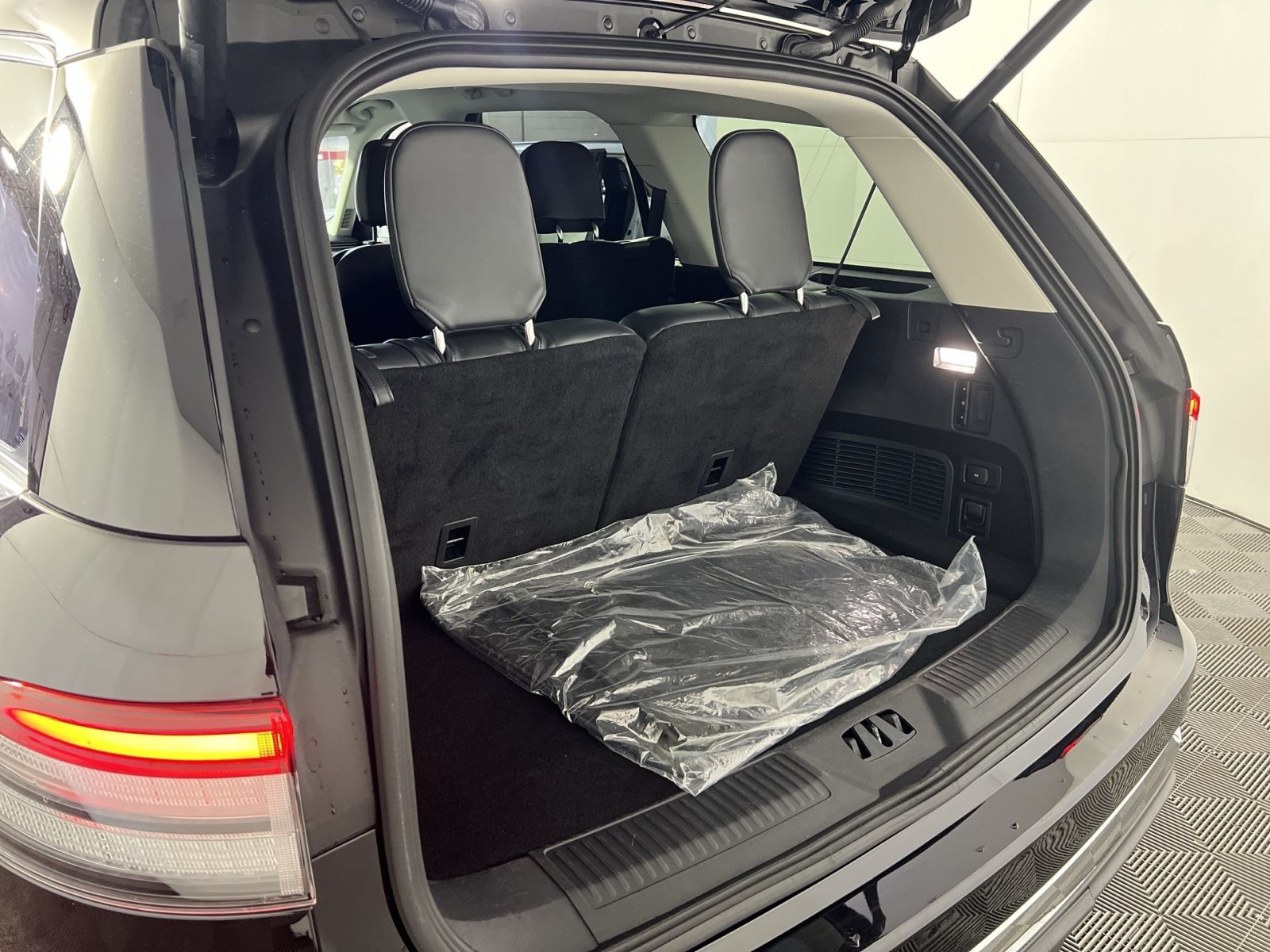 Used 2025 Lincoln Aviator AWD image 28