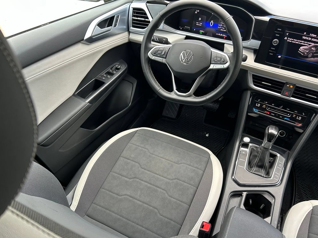 Certified 2026 Volkswagen Taos SE w/ Black Wheel Package FWD image 9