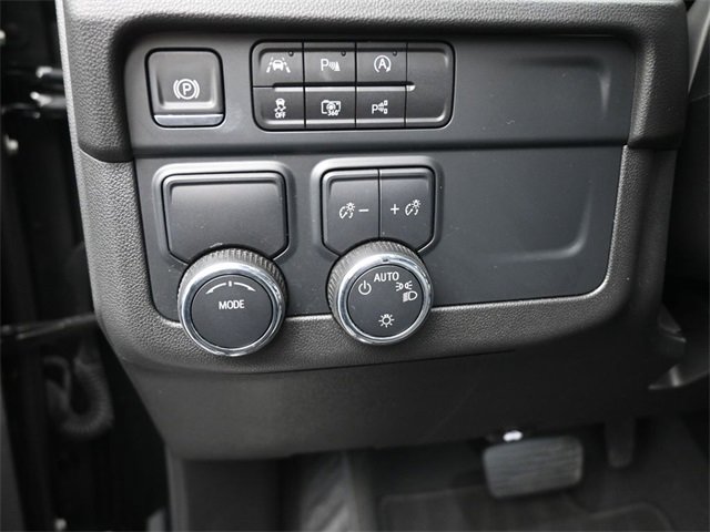 Used 2025 Chevrolet Suburban LT image 20