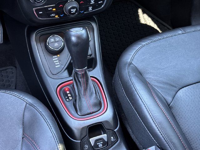 Used 2018 Jeep Compass Trailhawk w/ Leather Interior Group AWD/4WD image 17