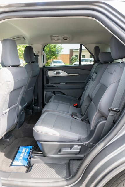 Used 2025 Ford Explorer Active AWD/4WD image 11