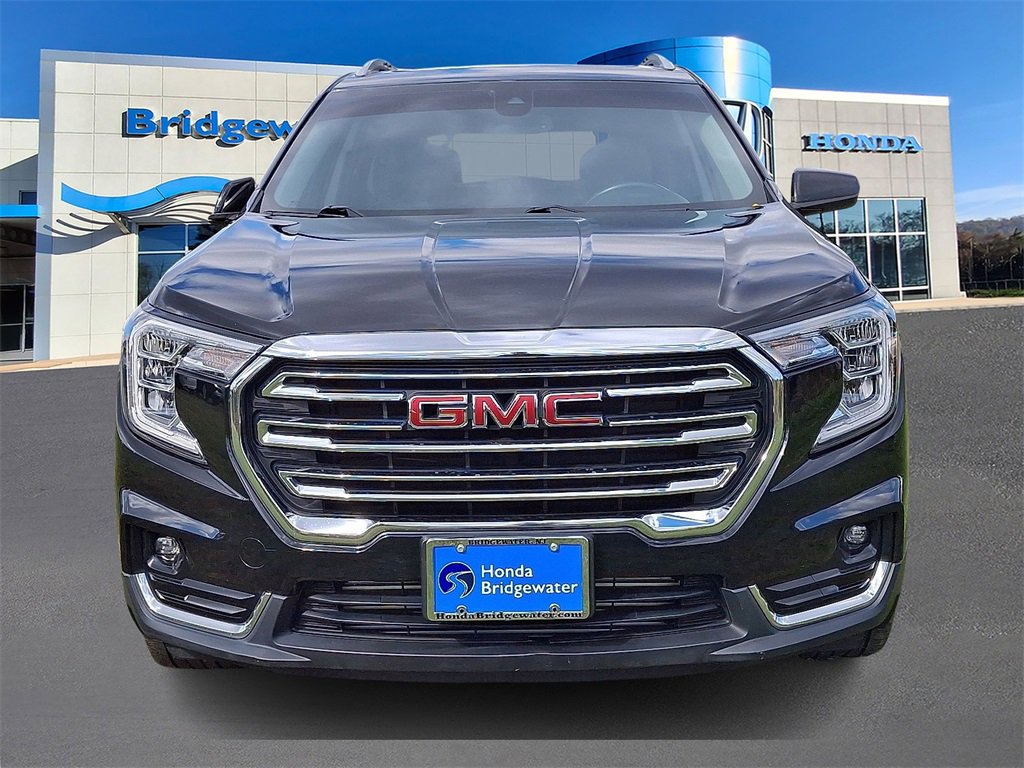 Used 2022 GMC Terrain SLT w/ Infotainment Package II image 2