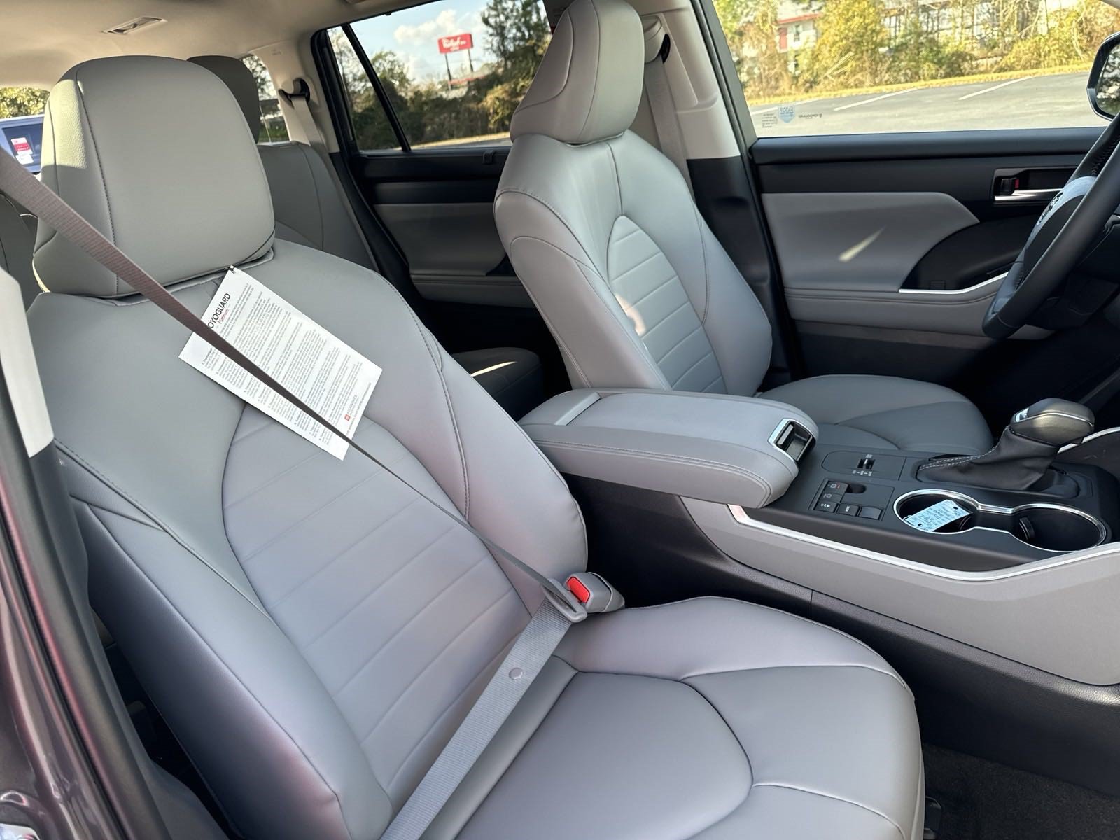 New 2025 Toyota Highlander XLE FWD image 36