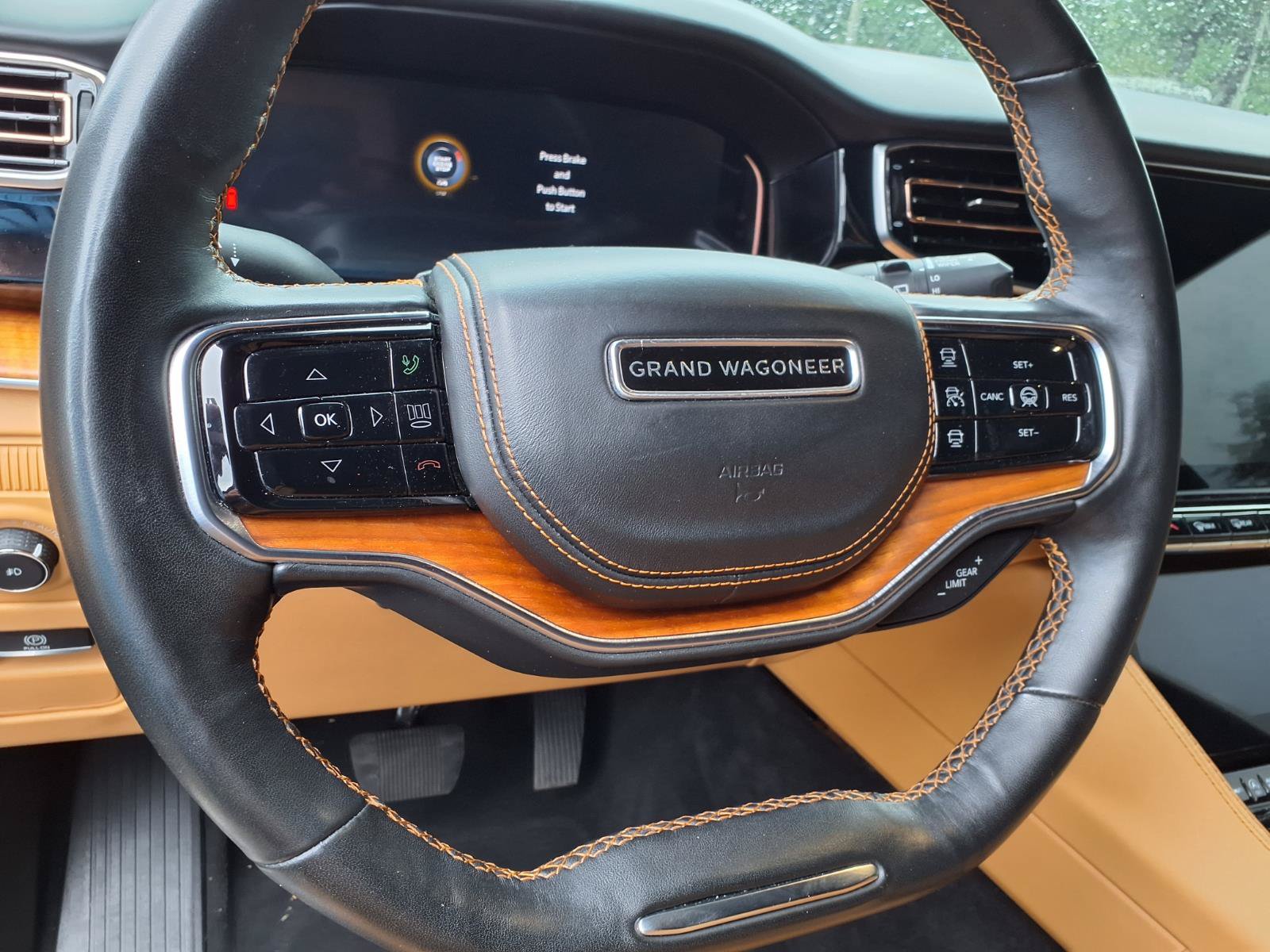 Used 2023 Jeep Grand Wagoneer Series III w/ Rear Seat Video Group 1 AWD/4WD image 16