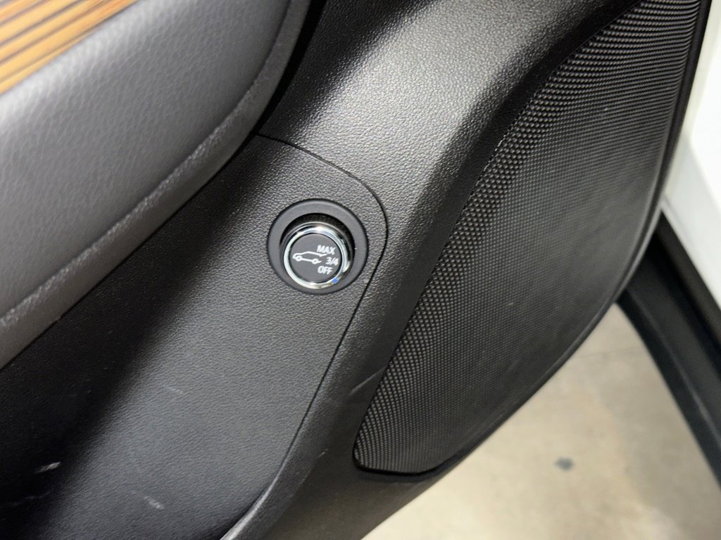 Used 2023 GMC Acadia SLE w/ Driver Convenience Package image 6