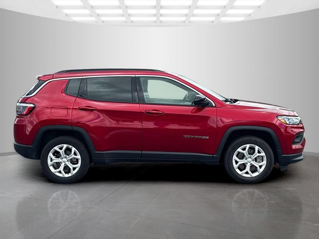 Certified 2024 Jeep Compass Latitude AWD/4WD image 8