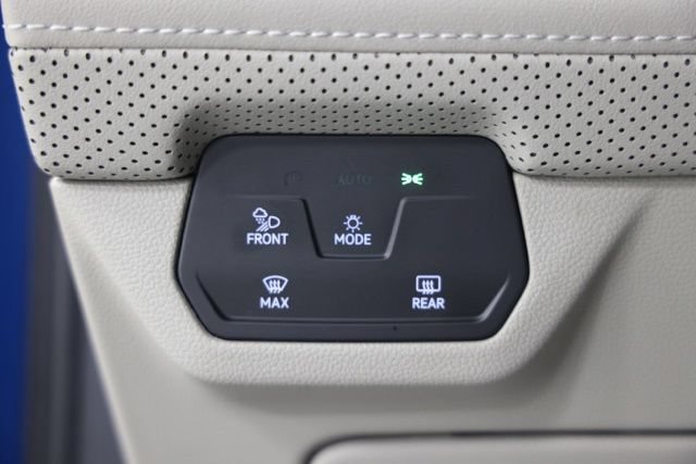Used 2025 Volkswagen Atlas SEL AWD/4WD image 22