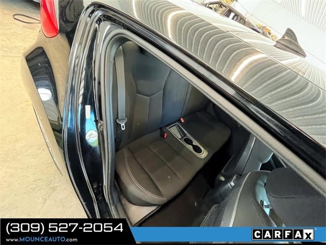 Used 2017 Hyundai Veloster image 8