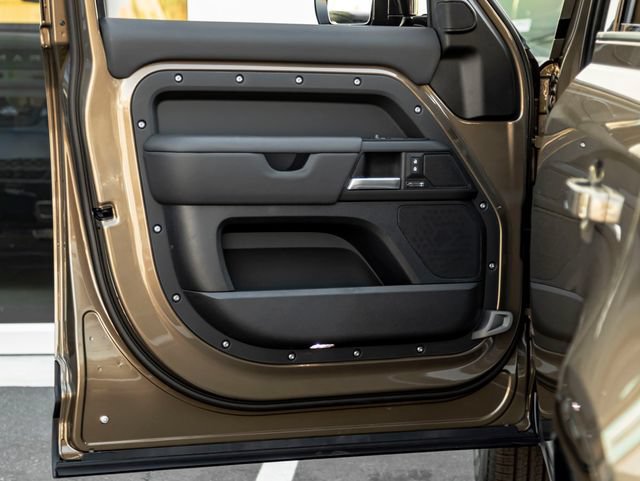 New 2026 Land Rover Defender 110 X-Dynamic SE AWD/4WD image 12