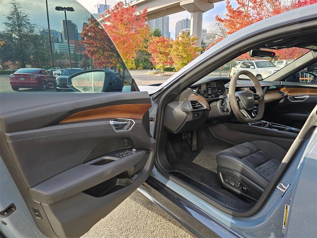 Used 2022 Audi e-tron GT Premium Plus image 21