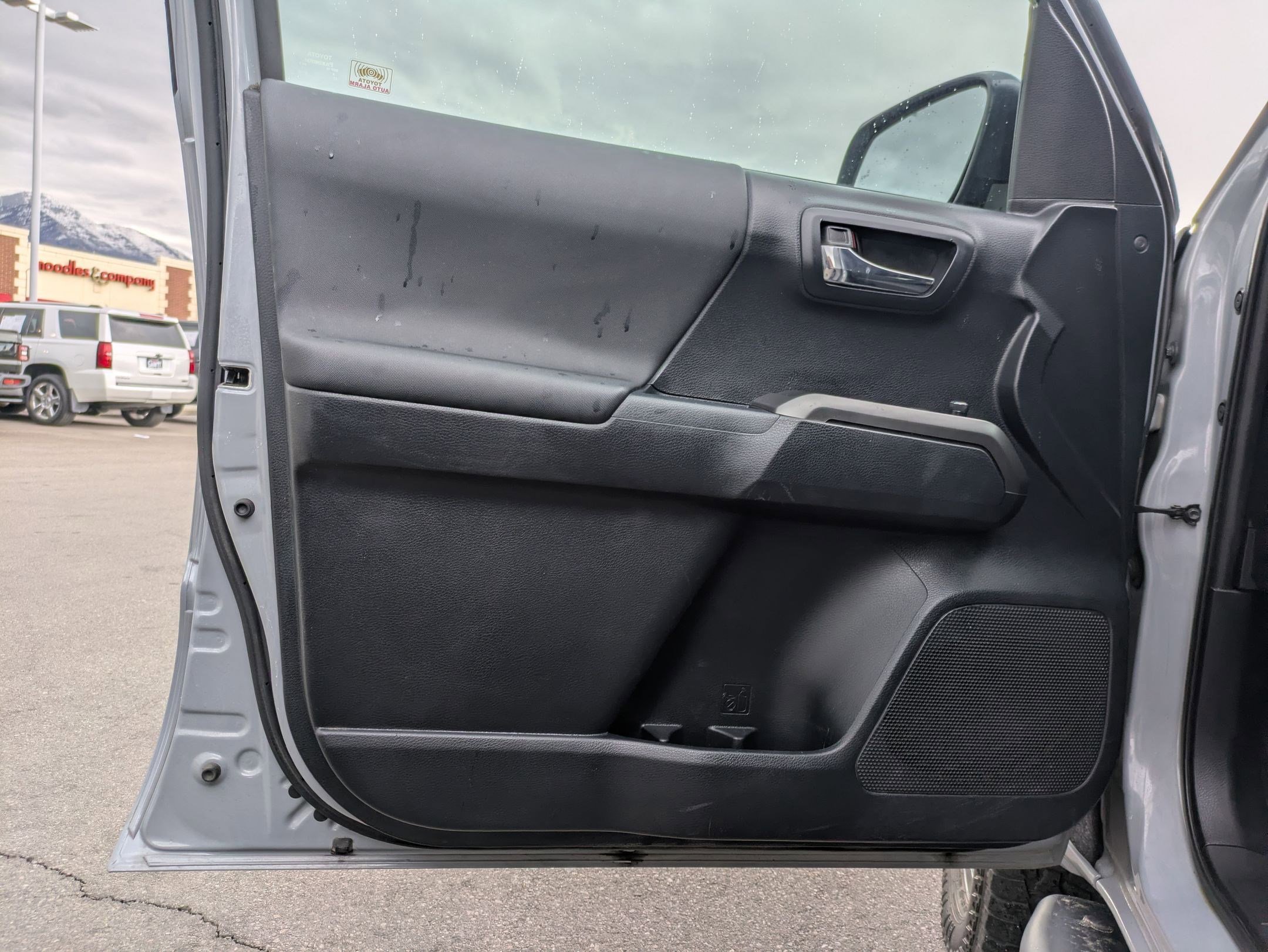 Used 2018 Toyota Tacoma TRD Sport w/ Technology Package image 14