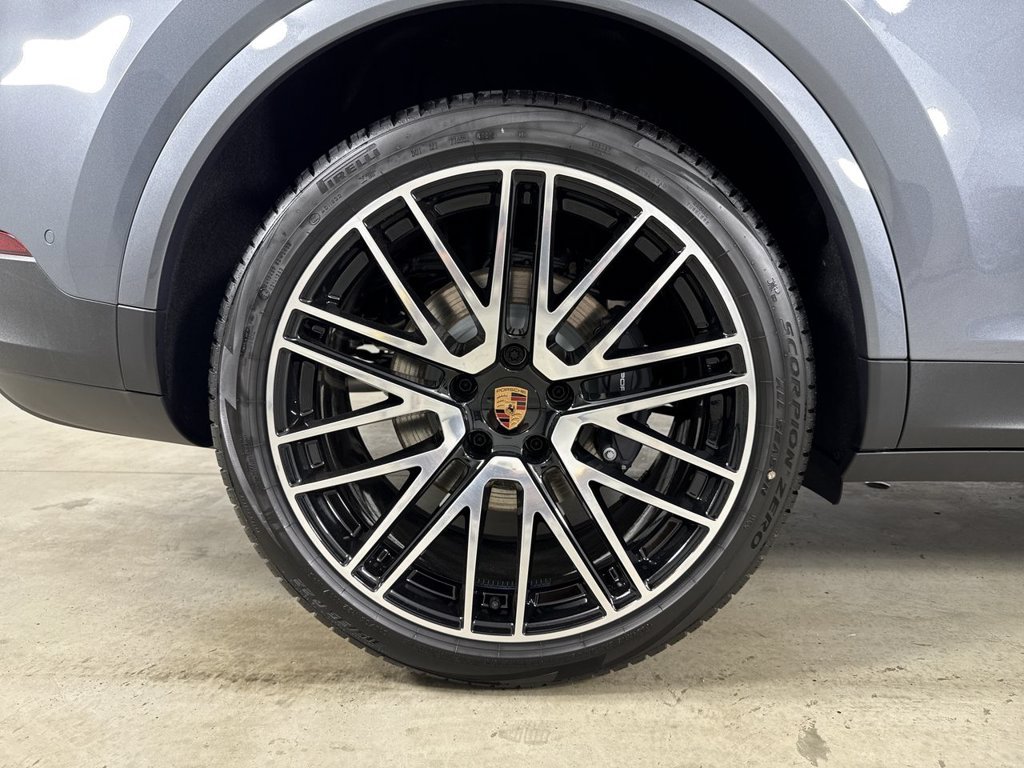 New 2026 Porsche Cayenne Coupe AWD/4WD image 16