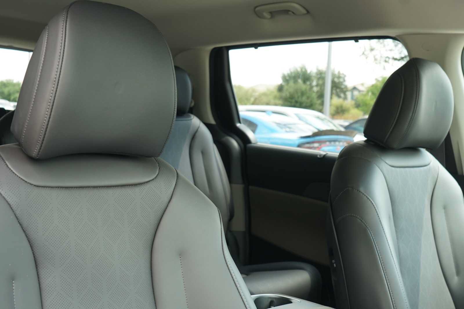 Certified 2026 Kia Carnival EX FWD image 25
