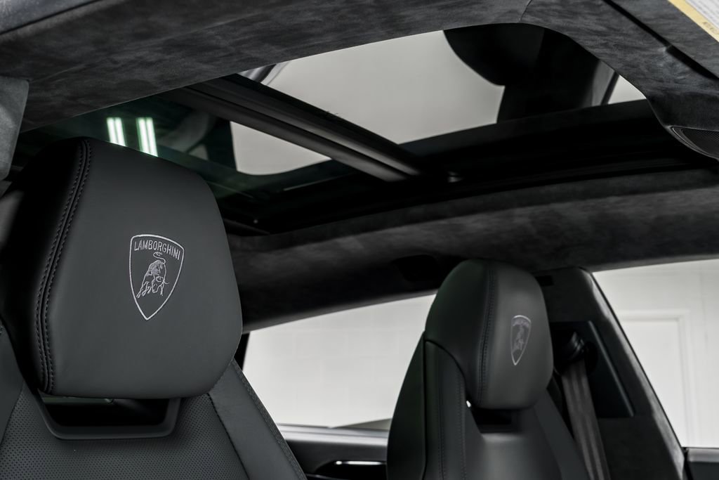 Used 2021 Lamborghini Urus image 44