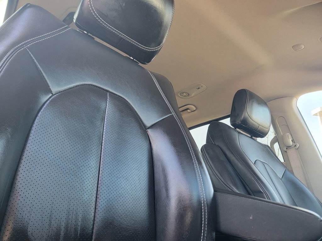 Certified 2023 Chrysler Pacifica Touring-L image 24