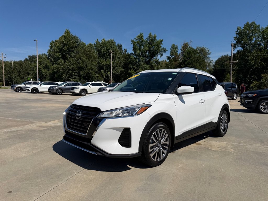 Used 2024 Nissan Kicks SV FWD image 1
