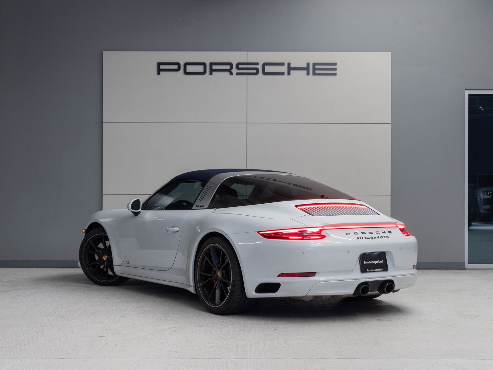Used 2019 Porsche 911 Targa 4 GTS image 3