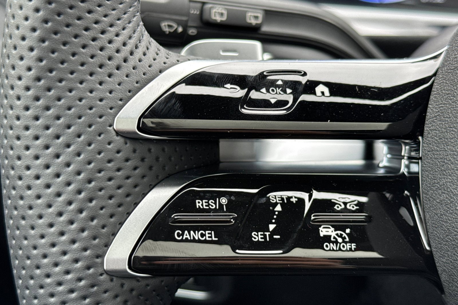 New 2025 Mercedes-Benz EQB 350 4MATIC SUV image 30