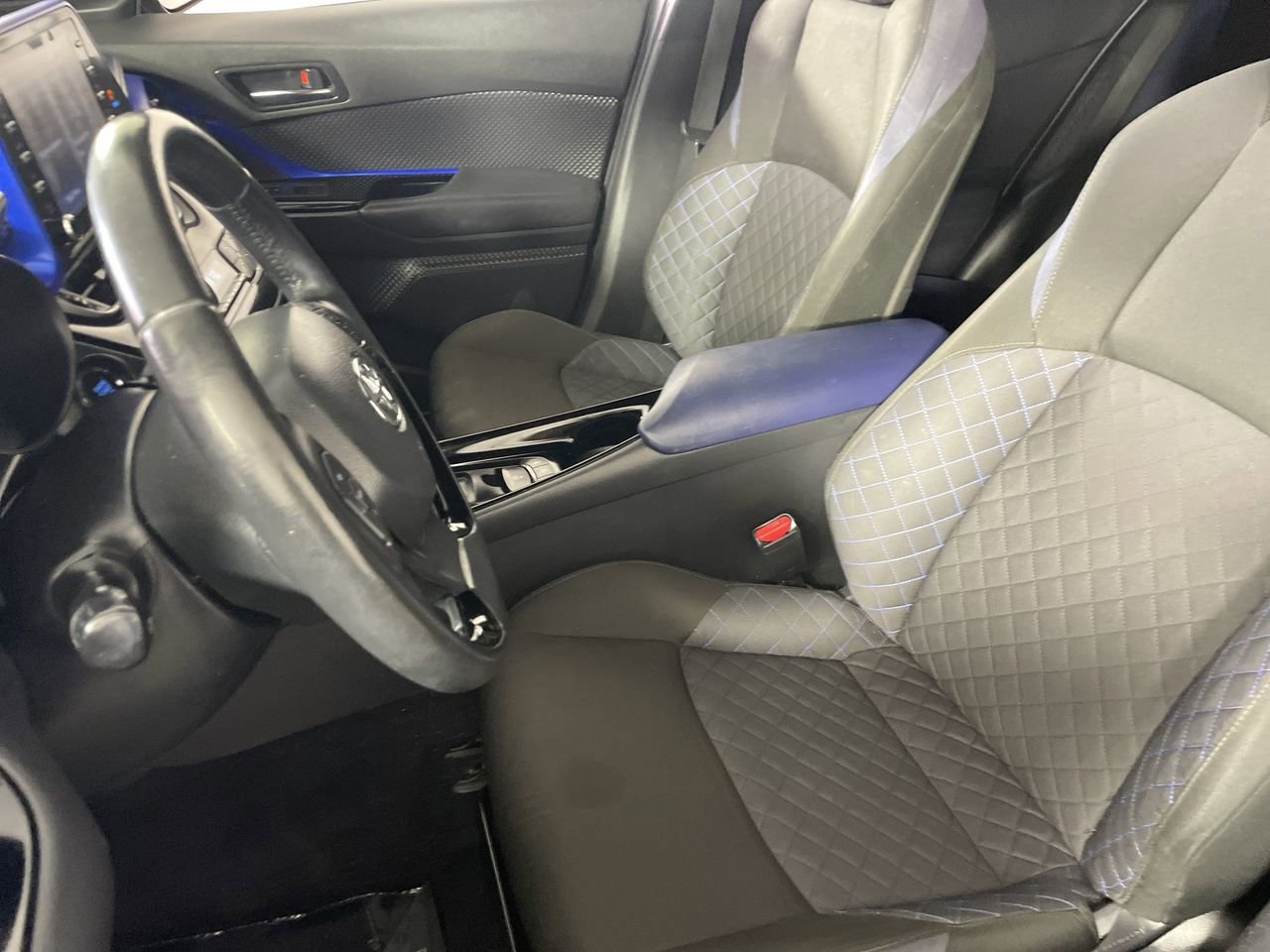 Used 2021 Toyota C-HR XLE FWD image 21