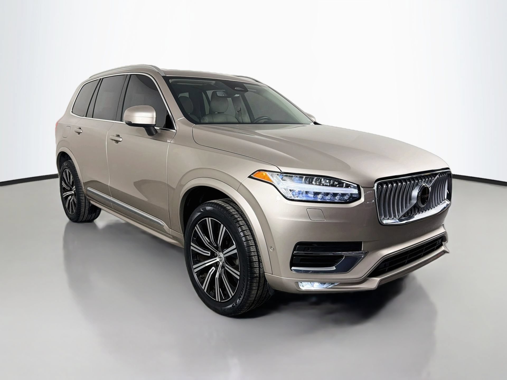Certified 2024 Volvo XC90 B5 Plus AWD/4WD image 3