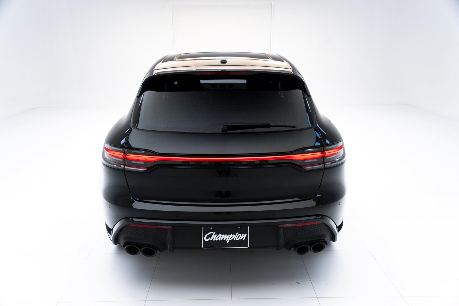 Certified 2024 Porsche Macan AWD/4WD image 10