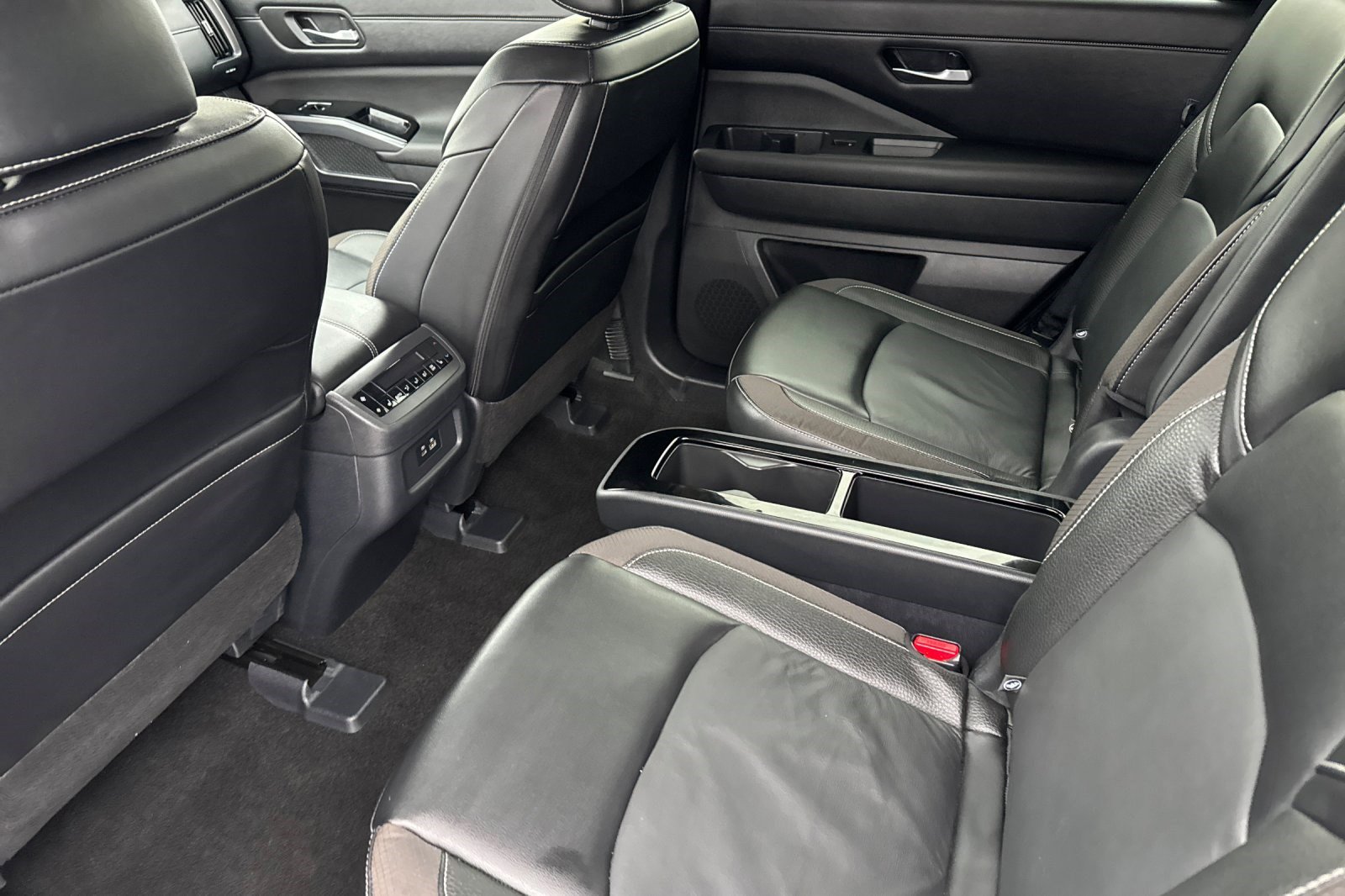 Used 2024 Nissan Pathfinder SL w/ SL Premium Package image 28