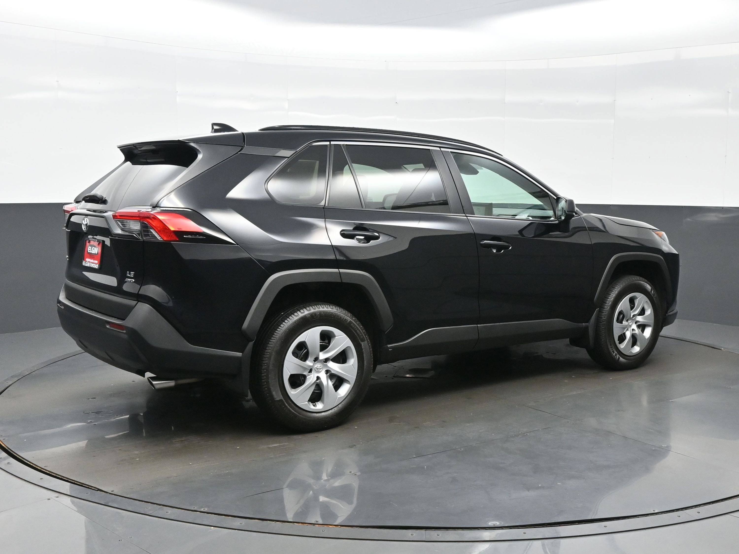 Used 2021 Toyota RAV4 LE AWD/4WD image 6