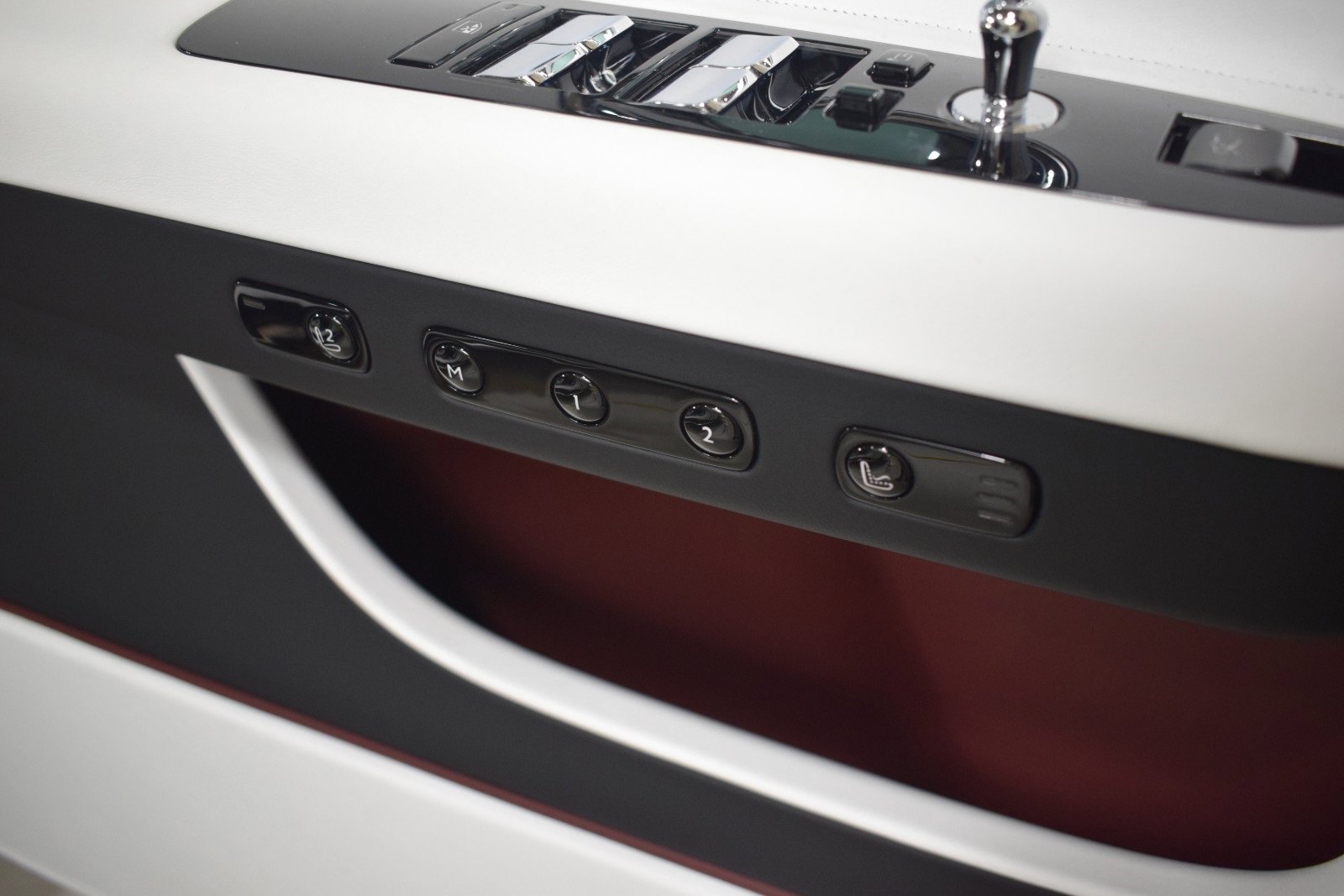 New 2025 Rolls-Royce Spectre w/ Leather Finishing Pack image 38