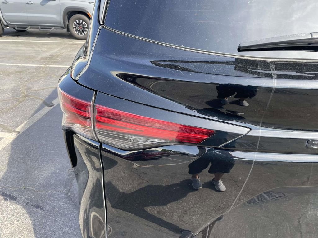 Used 2021 Toyota Sienna XSE image 19