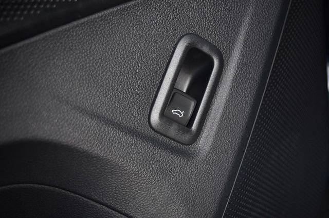 New 2026 Volkswagen Tiguan SE image 9